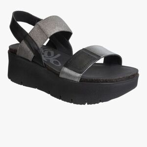 OTBT* Nova Sandal* Leather/Textile Uppers*  Black/Silver * Sz 8.5